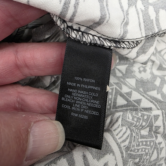 Express Monochrome Geometric Long Sleeve Maxi Dress - Picture 11 of 11